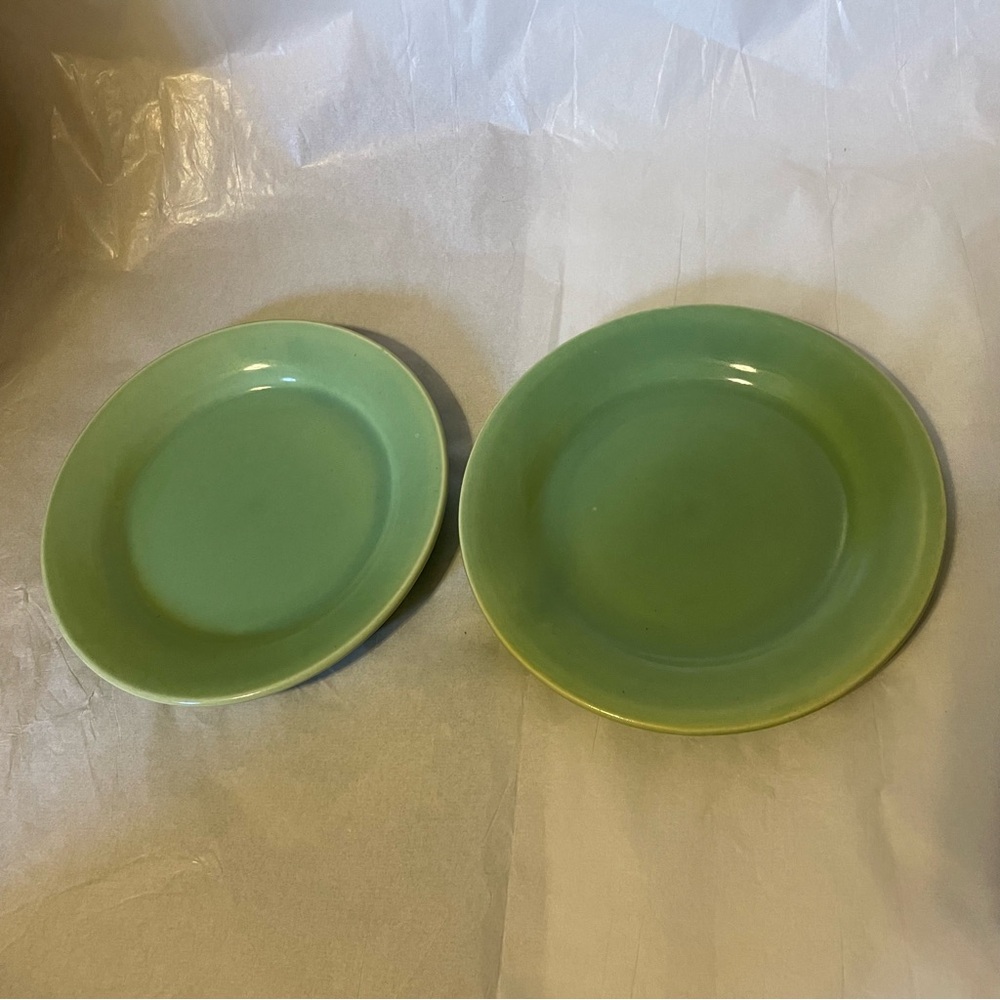 SOLD-Bauer original vintage salad/appetizer plates - Picture 3 of 8